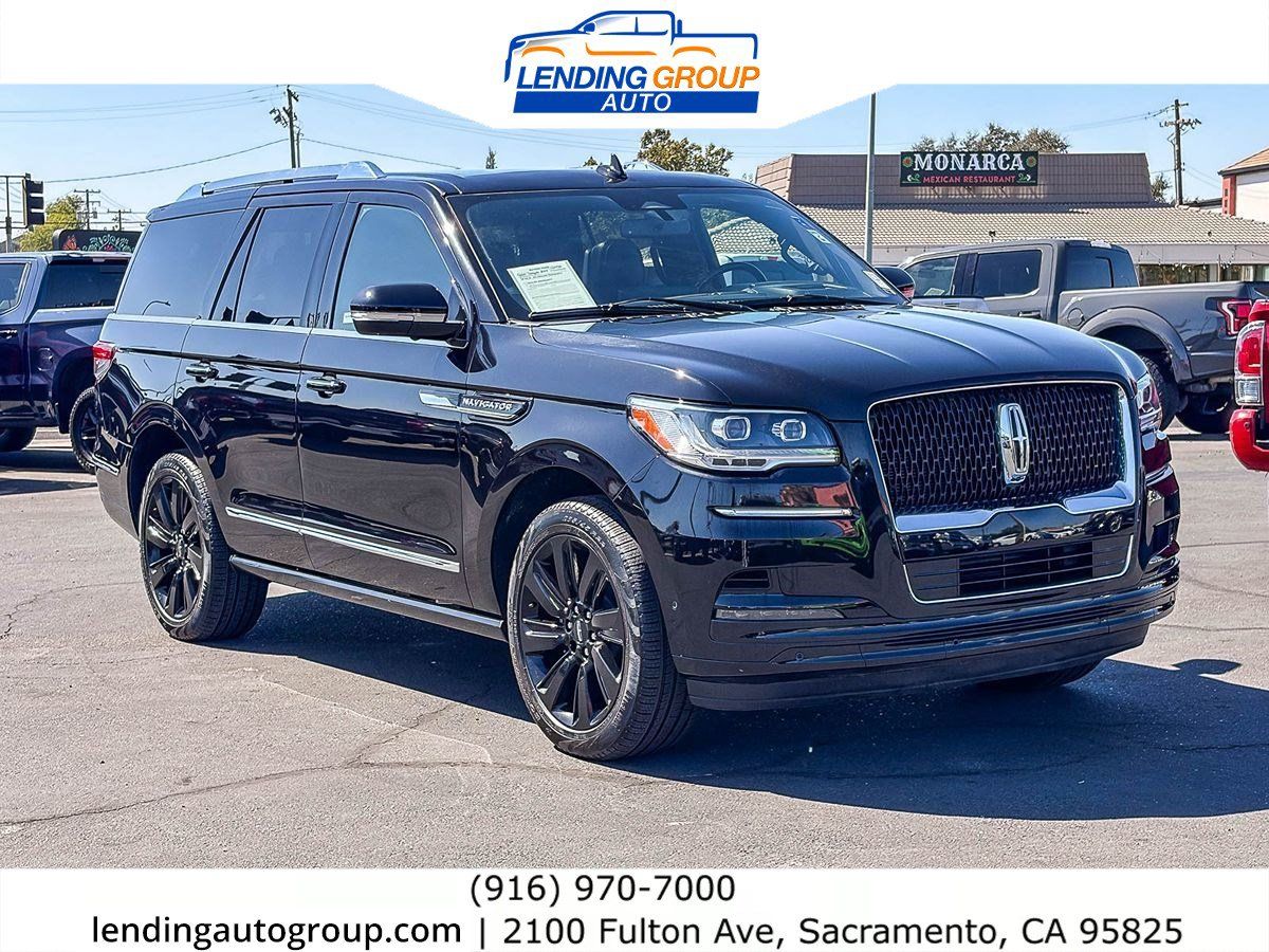 Used 2023 Lincoln Navigator Reserve AWD/4WD image 5