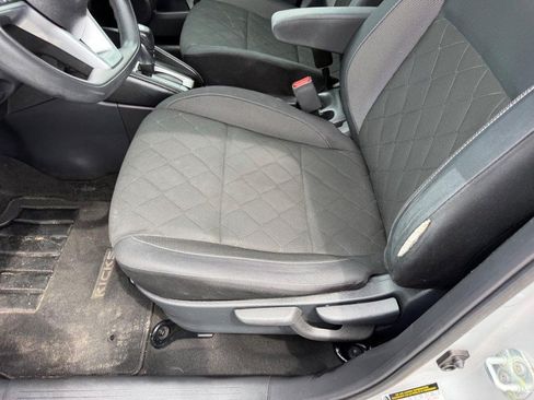 Used 2018 Nissan Kicks S FWD image 19