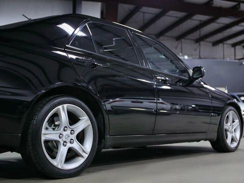 Used 2002 Lexus IS 300 image 12