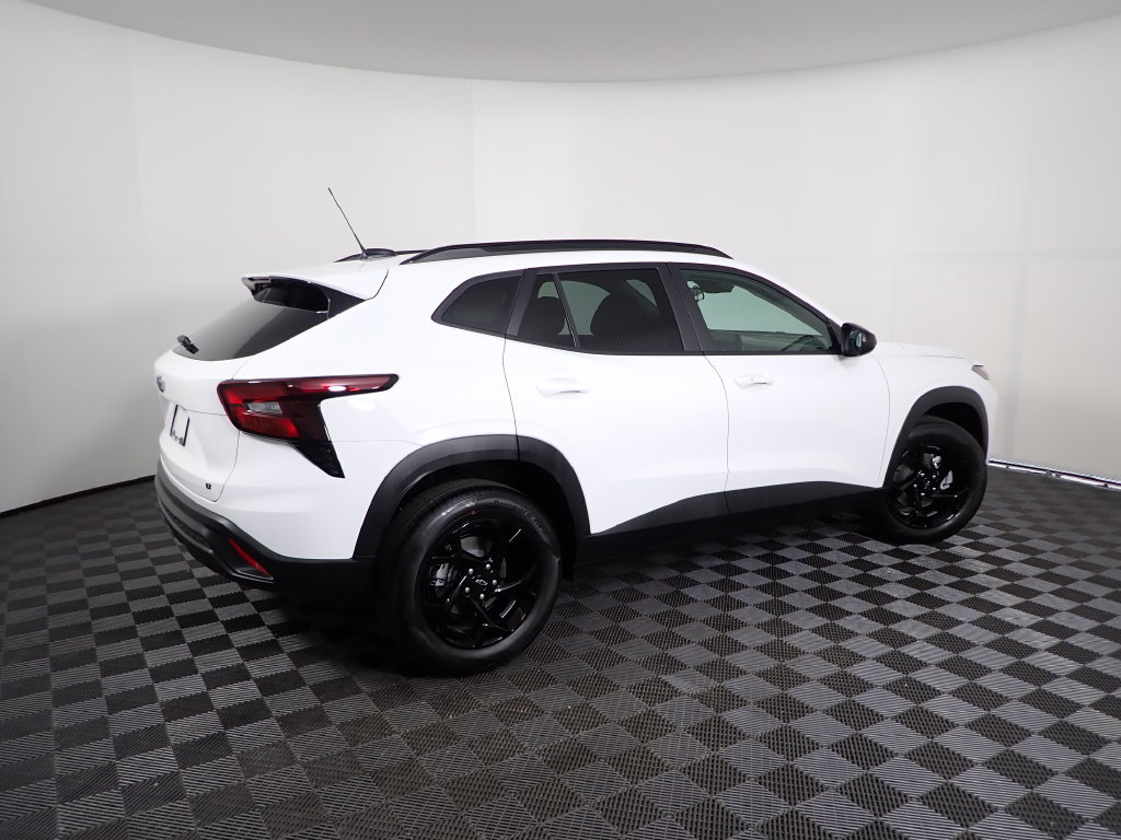 New 2026 Chevrolet Trax LT w/ Midnight Edition FWD image 17