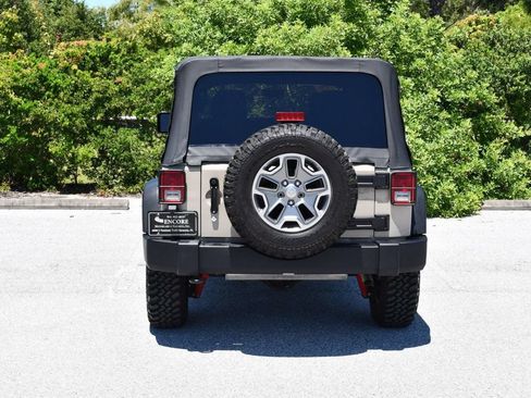 Used 2018 Jeep Wrangler Unlimited Rubicon w/ Connectivity Group AWD/4WD image 27