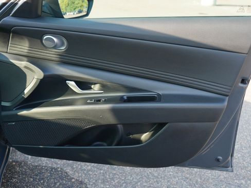 Used 2024 Hyundai Elantra Limited FWD image 9