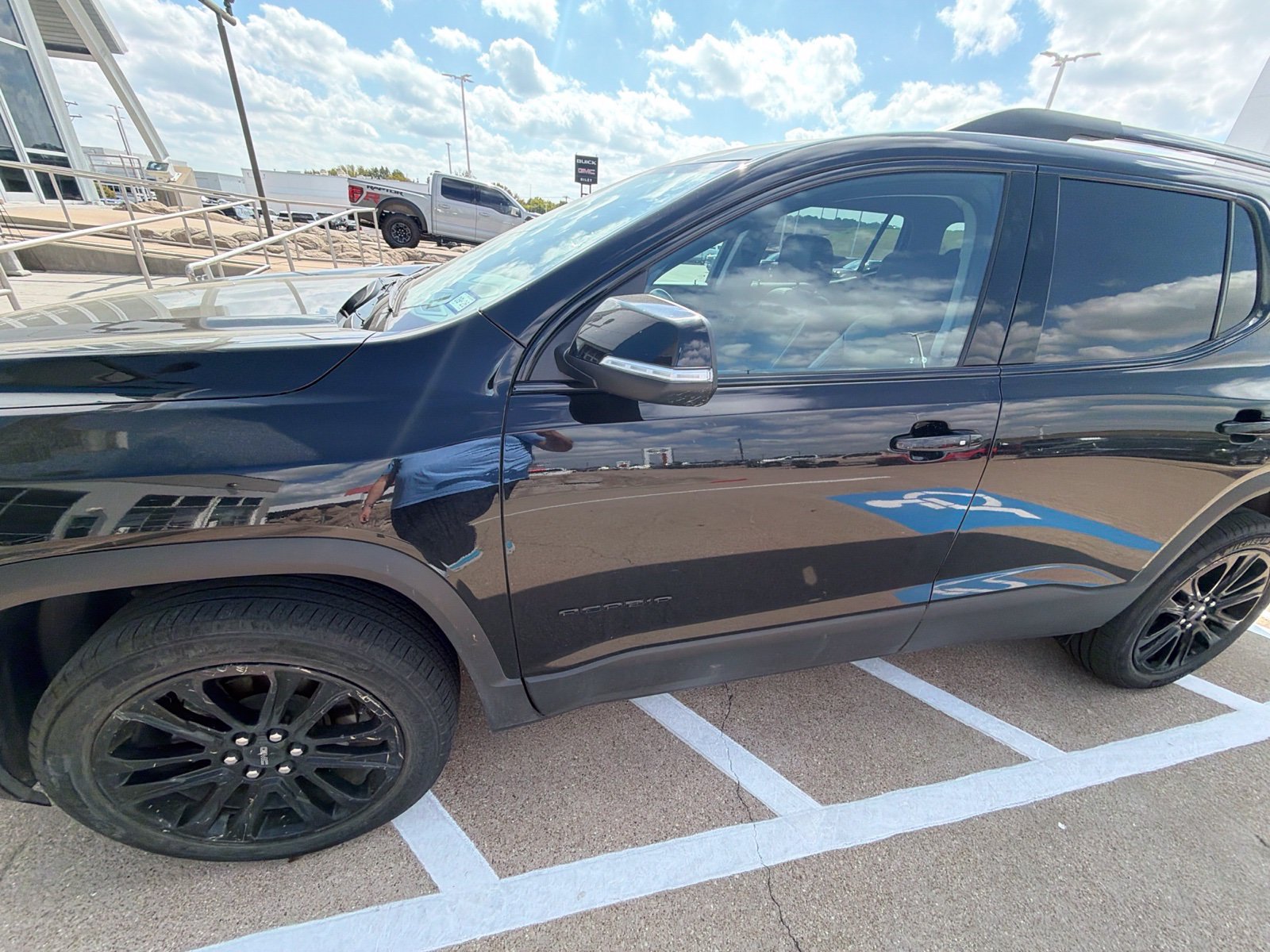 Used 2023 GMC Acadia SLT w/ Elevation Edition FWD image 5