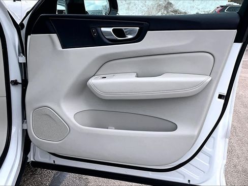 Certified 2023 Volvo XC60 B5 Plus w/ Climate Package image 22
