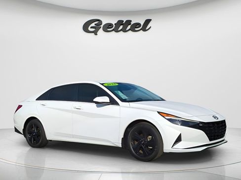 Used 2023 Hyundai Elantra SEL image 2