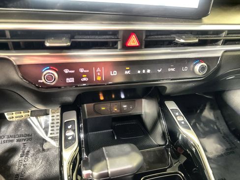 Used 2025 Kia Sorento SX AWD/4WD image 21