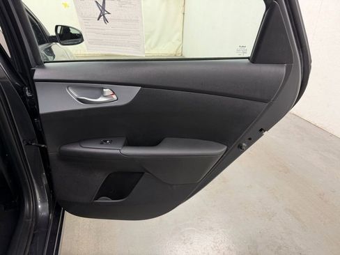 Used 2023 Kia Forte LXS w/ LXS Technology Package image 11