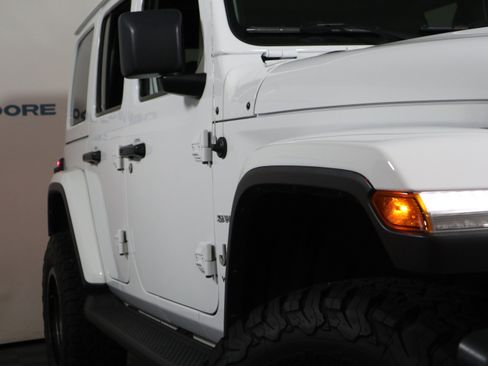 Used 2021 Jeep Wrangler Unlimited Sahara AWD/4WD image 3