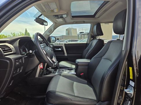 Used 2018 Toyota 4Runner SR5 Premium AWD/4WD image 22