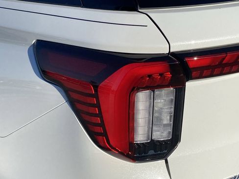 New 2026 Ford Explorer Platinum RWD image 8