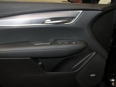 New 2026 Cadillac XT5 Luxury image 8