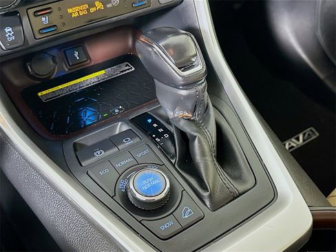 Used 2021 Toyota RAV4 Limited image 22