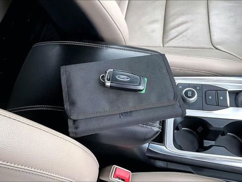 Used 2020 Ford Explorer Limited image 10