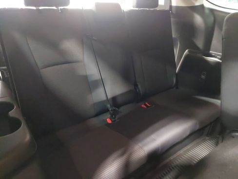 Used 2023 Toyota Highlander LE image 12