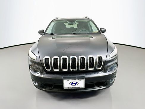 Used 2015 Jeep Cherokee Latitude w/ Comfort/Convenience Group FWD image 2