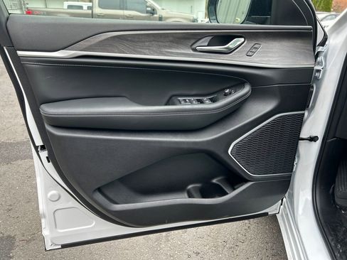 New 2026 Jeep Grand Cherokee Limited AWD/4WD image 12