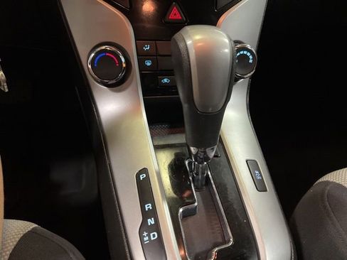 Used 2014 Chevrolet Cruze LS image 25