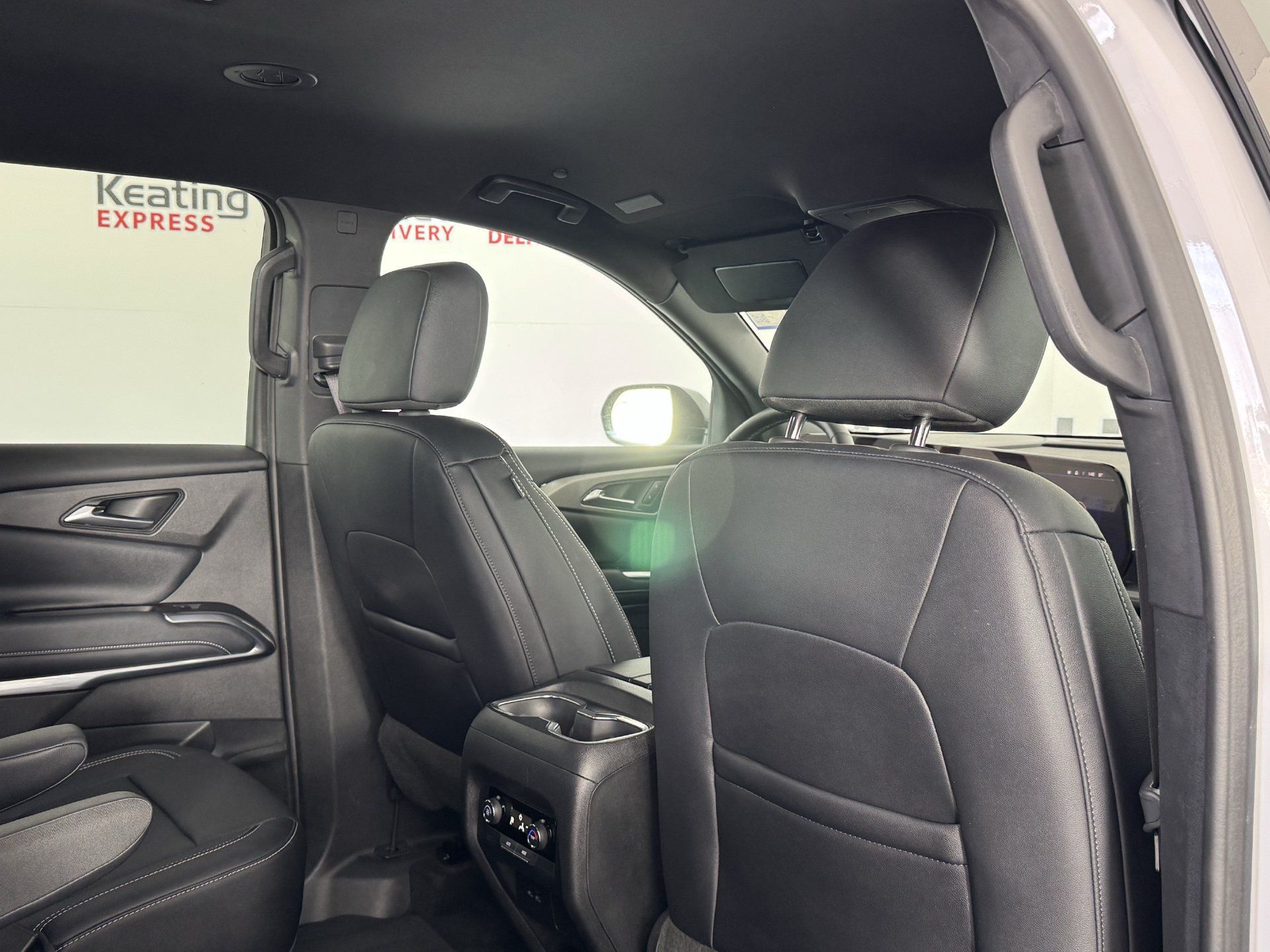 Used 2025 Chevrolet Traverse LT FWD image 19