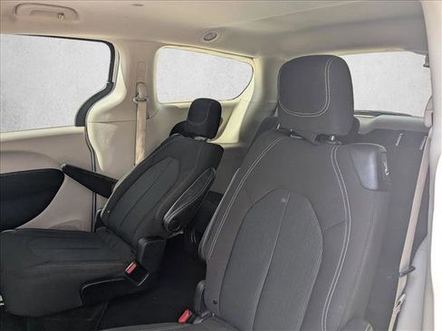 Certified 2022 Chrysler Voyager LX FWD image 16