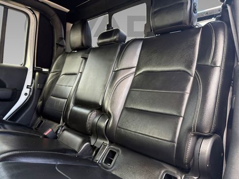 Used 2020 Jeep Gladiator Overland image 4