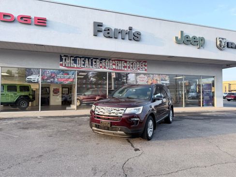 Used 2018 Ford Explorer XLT w/ Equipment Group 202A image 2