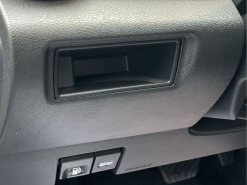 Used 2021 Nissan Versa SR FWD image 27