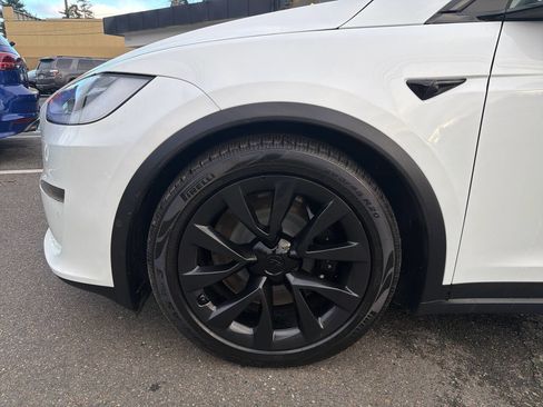 Used 2022 Tesla Model X image 10
