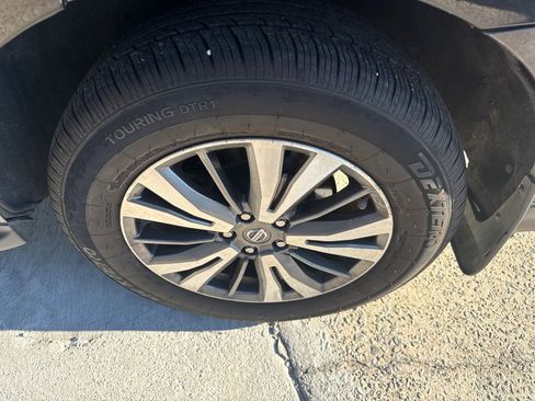 Used 2017 Nissan Pathfinder SV image 9