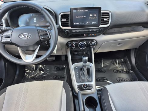 Used 2023 Hyundai Venue SEL FWD image 12
