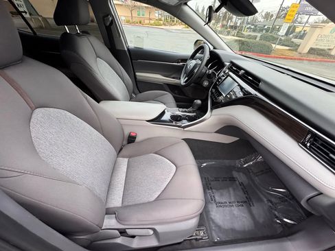 Used 2019 Toyota Camry LE image 13