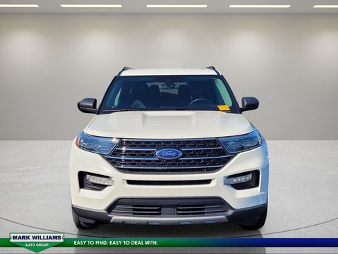 Used 2021 Ford Explorer XLT w/ Equipment Group 202A AWD/4WD image 9