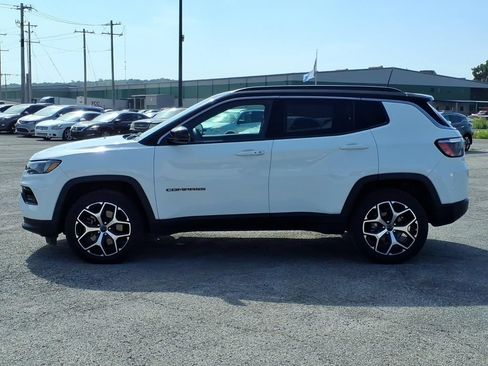 Used 2025 Jeep Compass Limited AWD/4WD image 4