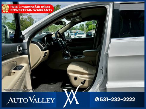 Used 2022 Jeep Grand Cherokee Laredo E image 13