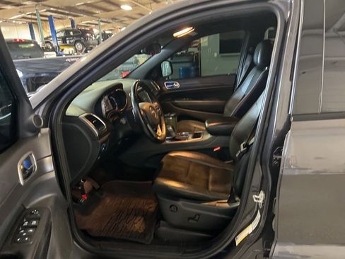 Used 2017 Jeep Grand Cherokee Altitude AWD/4WD image 5