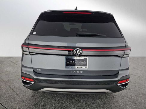 Used 2026 Volkswagen Taos SE FWD image 4