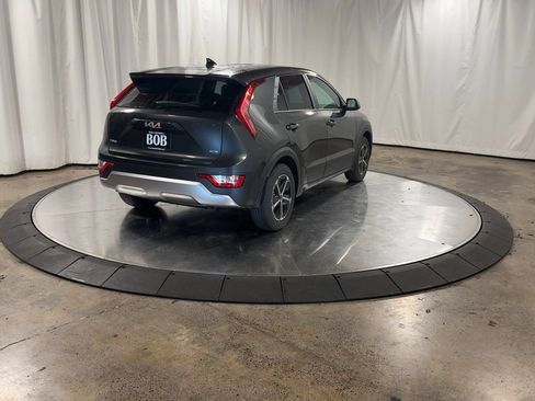 Certified 2025 Kia Niro LX image 8