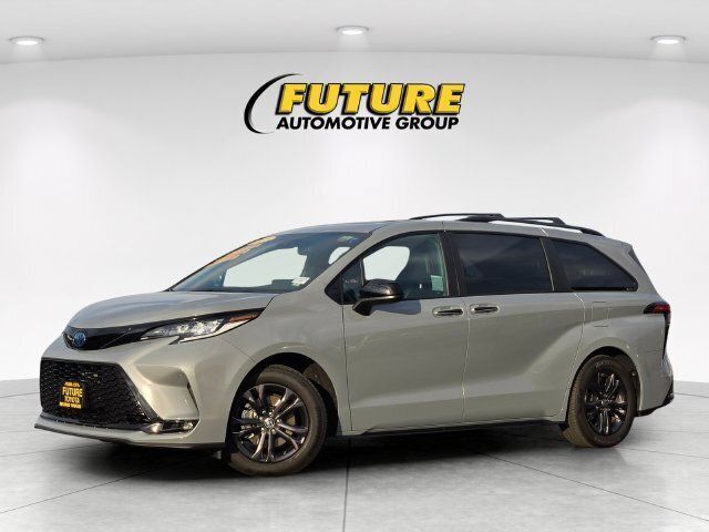 Used 2025 Toyota Sienna XSE w/ XSE Plus Package AWD/4WD image 10