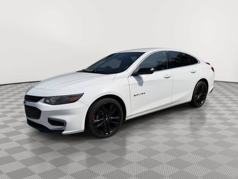 Used 2018 Chevrolet Malibu LT w/ Redline Edition FWD image 3