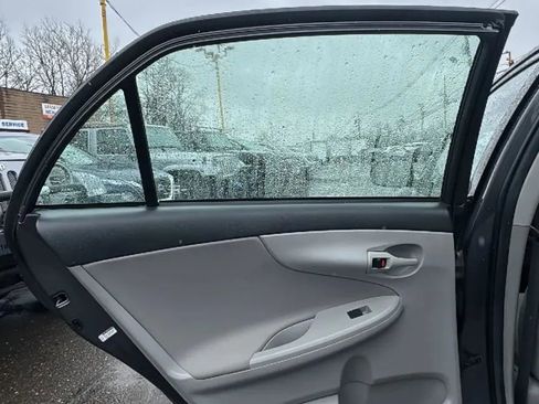 Used 2013 Toyota Corolla L FWD image 17