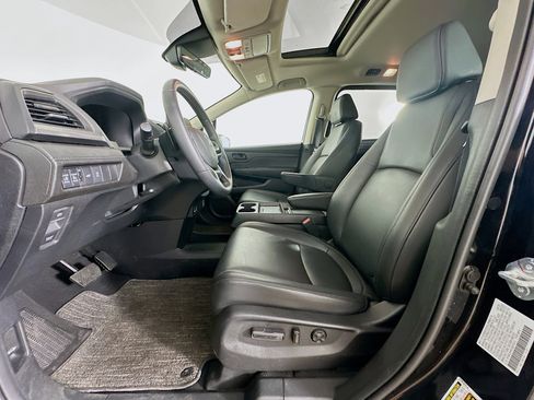 Used 2025 Honda Odyssey EX-L image 13