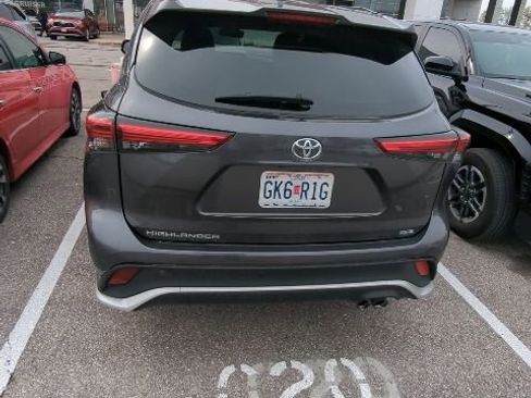 Used 2023 Toyota Highlander XSE image 7