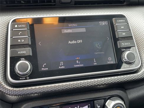 Used 2019 Nissan Kicks SR image 22