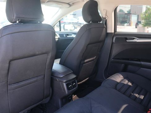 Used 2016 Ford Fusion SE image 18