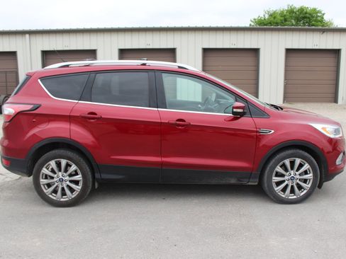 Used 2018 Ford Escape Titanium w/ Ford Safe & Smart Package FWD image 7