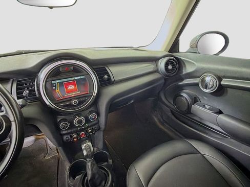 Used 2019 MINI Cooper 2-Door Hardtop w/ Signature Upholstery Package image 18