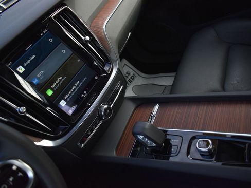 Used 2024 Volvo S60 B5 Plus image 25