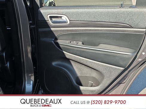 Used 2020 Jeep Grand Cherokee Laredo w/ Laredo X Package RWD image 22