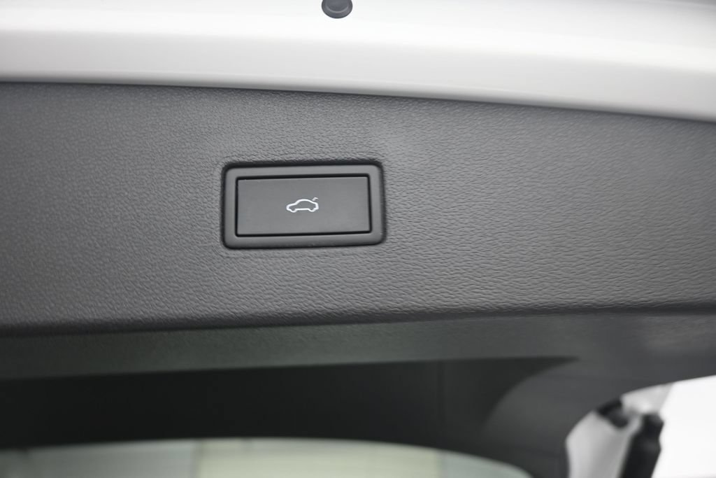 Used 2024 Volkswagen Tiguan SE FWD image 31