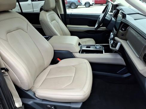 Certified 2024 Ford Expedition Limited image 3