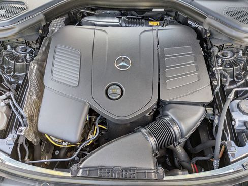 Used 2025 Mercedes-Benz GLC 300 4MATIC w/ AMG Line image 34